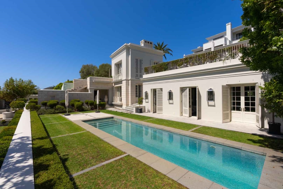 7 Bedroom Property for Sale in Fresnaye Western Cape